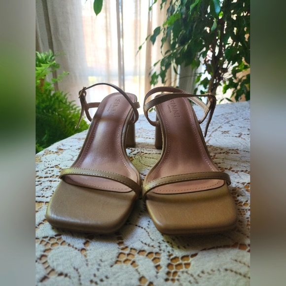 Heels - Picture 2 of 4